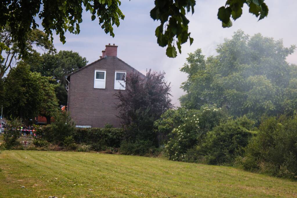 Katten gered bij brand in schuur en woning