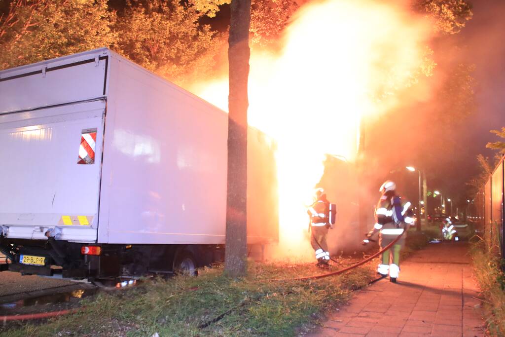Twee vrachtwagens verwoest door brand
