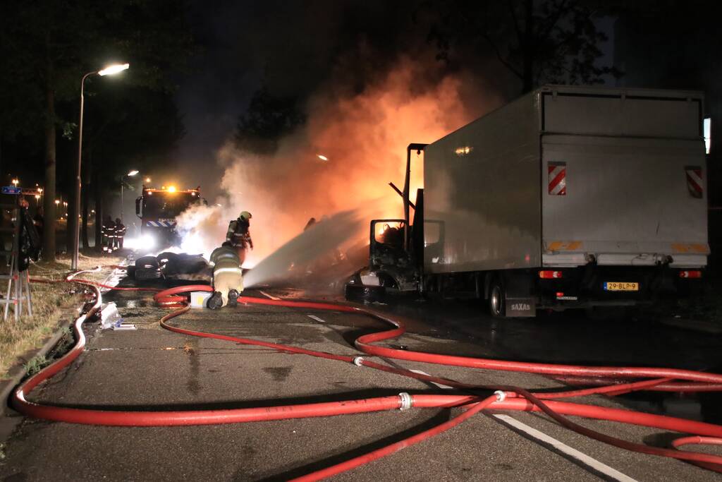 Twee vrachtwagens verwoest door brand