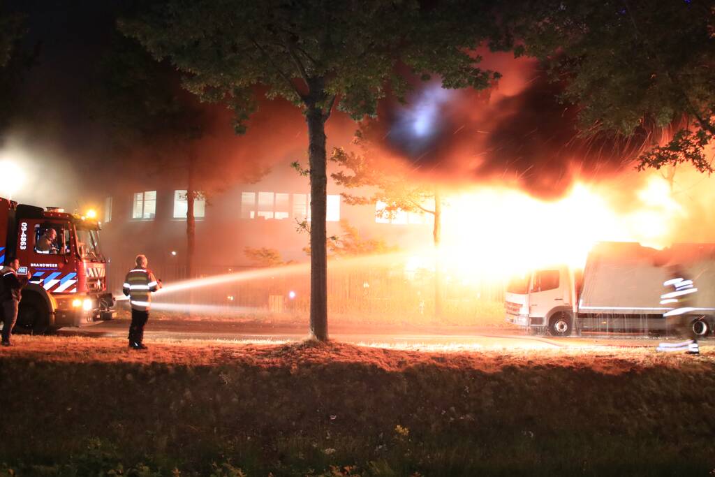 Twee vrachtwagens verwoest door brand