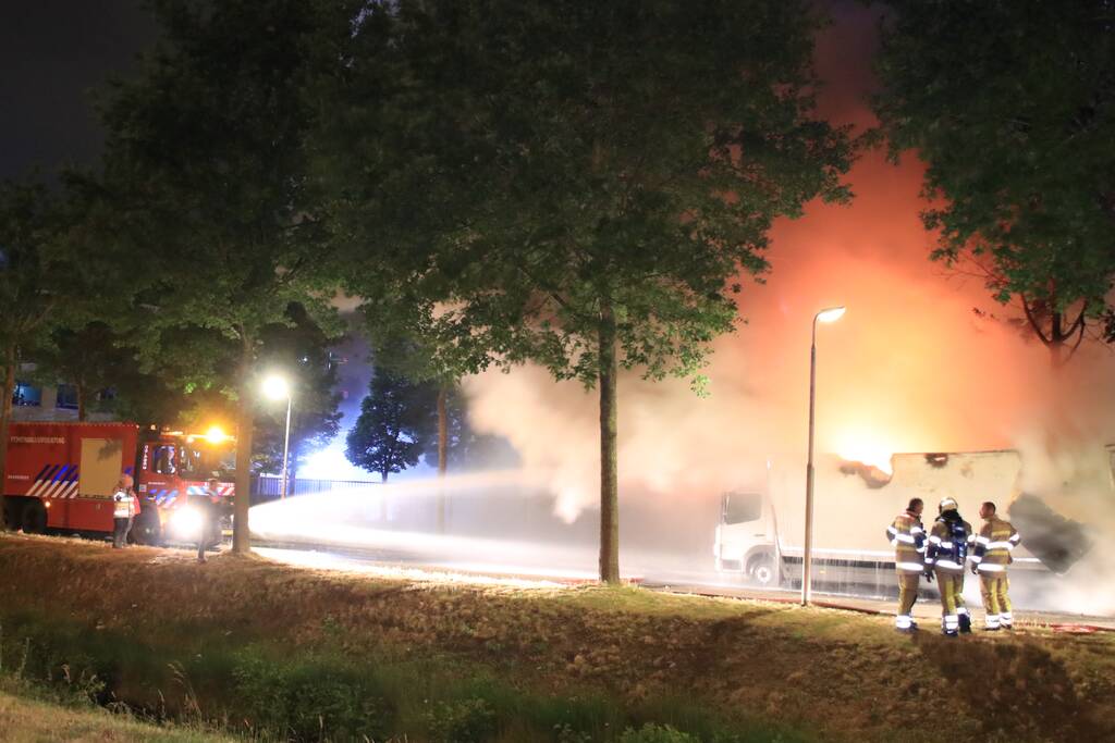 Twee vrachtwagens verwoest door brand