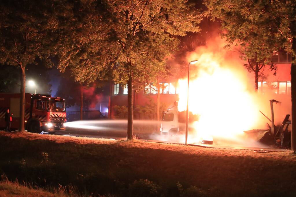 Twee vrachtwagens verwoest door brand