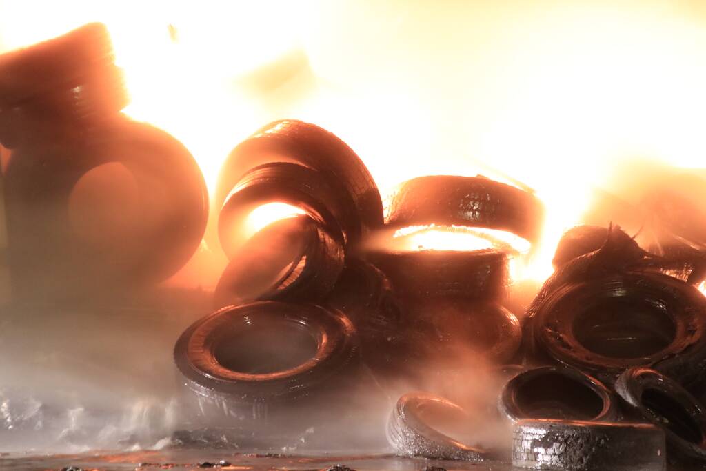 Twee vrachtwagens verwoest door brand