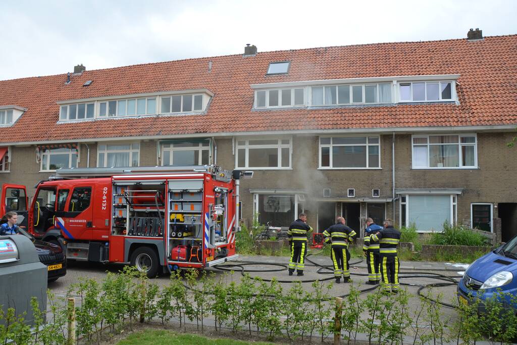 Veel rook bij brand in woning