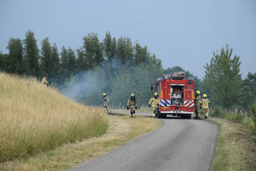 Opnieuw stuk dijk in brand