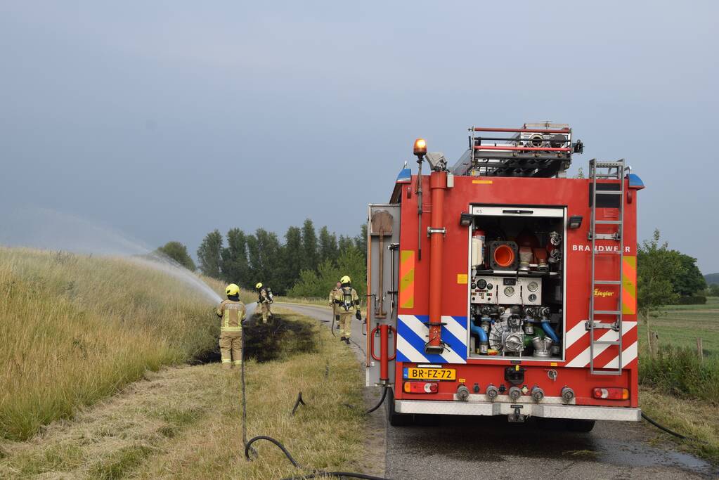 Opnieuw stuk dijk in brand