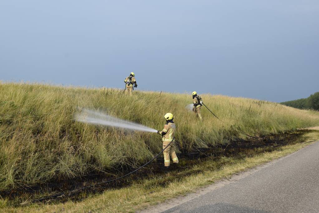 Opnieuw stuk dijk in brand