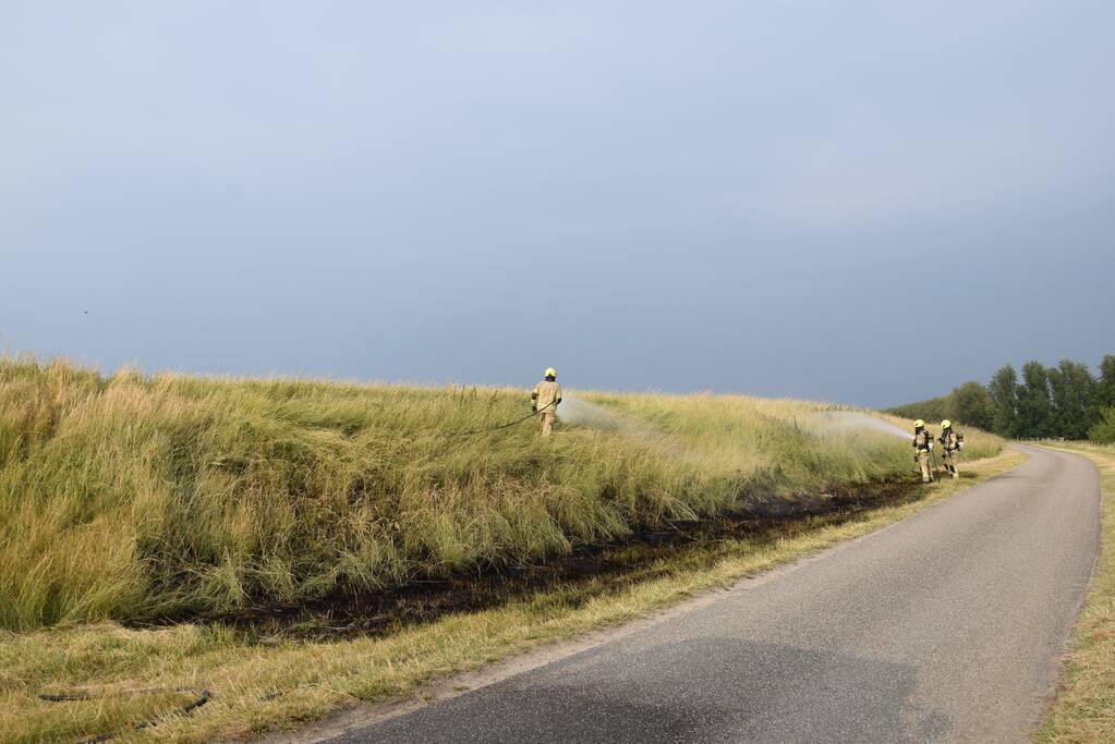 Opnieuw stuk dijk in brand