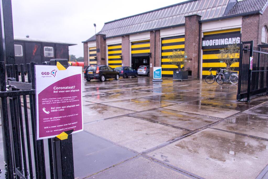 Corona-drive-thru in Rijtuigenloods geopend