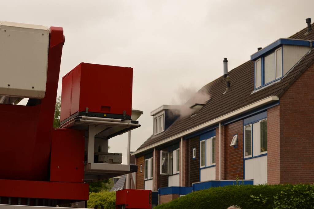 Brand in meterkast zet woning vol rook