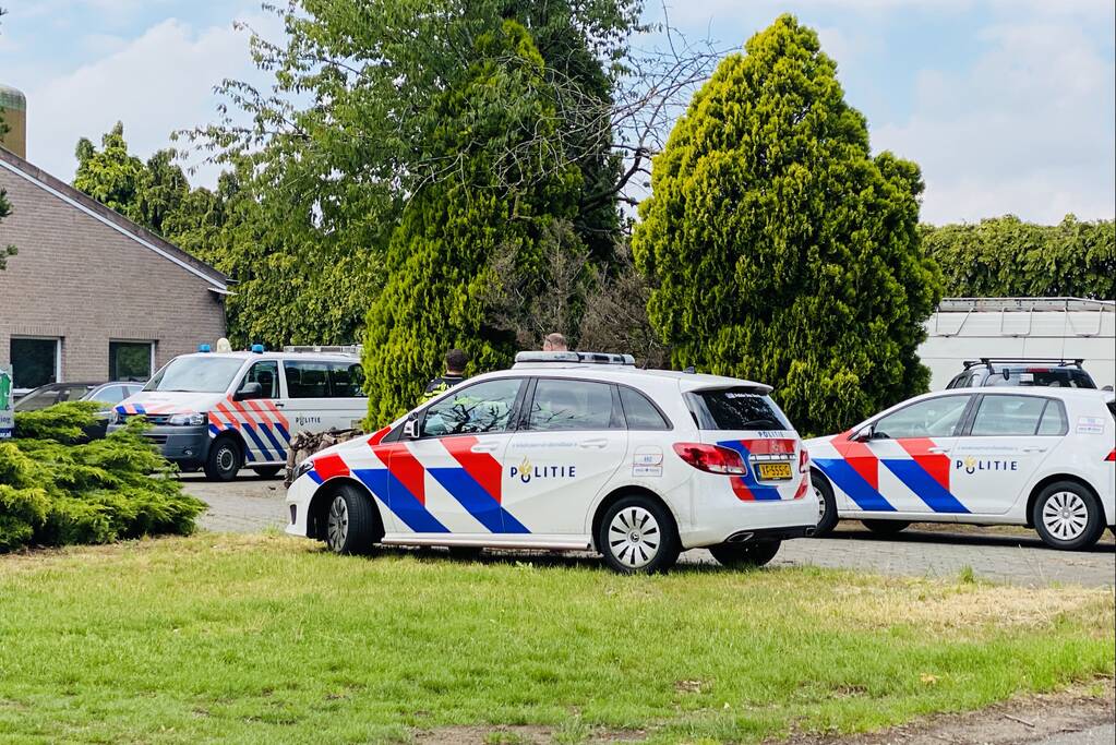 Politie doet inval in bedrijfspand