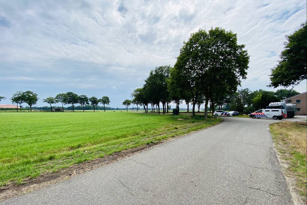 Politie doet inval in bedrijfspand