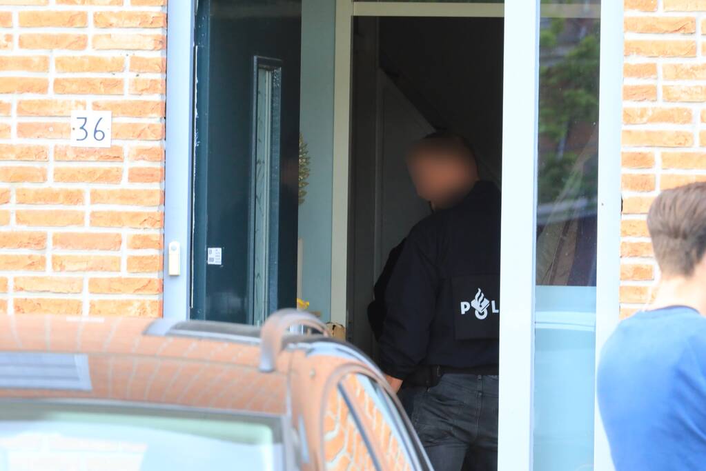 Meerdere personen aangehouden bij inval in woning door arrestatieteam