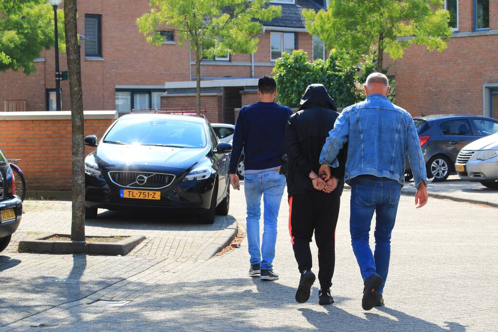 Meerdere personen aangehouden bij inval in woning door arrestatieteam