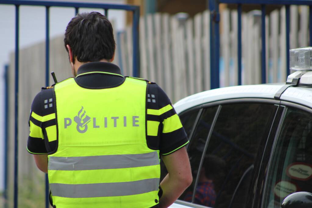 Onderzoek in garagebox naar vermoedelijke grondstoffen voor de productie van drugs