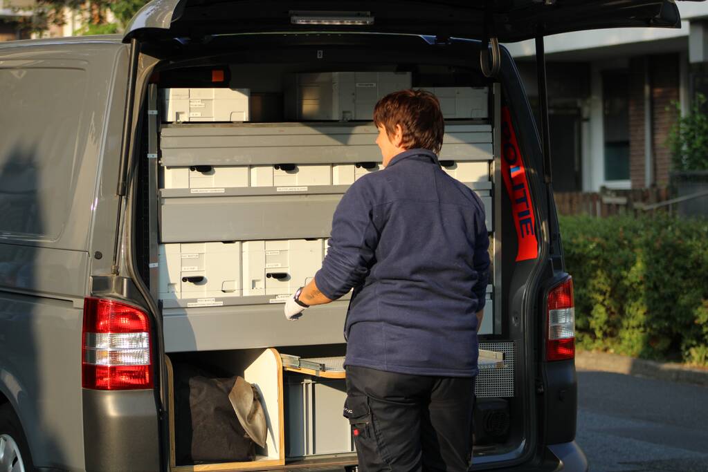 Onderzoek in garagebox naar vermoedelijke grondstoffen voor de productie van drugs