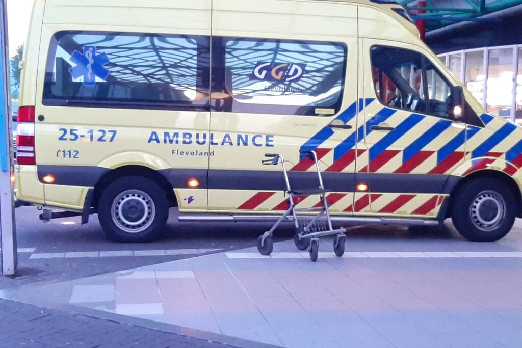 Vrouw met rollator gewond na val van trap op station