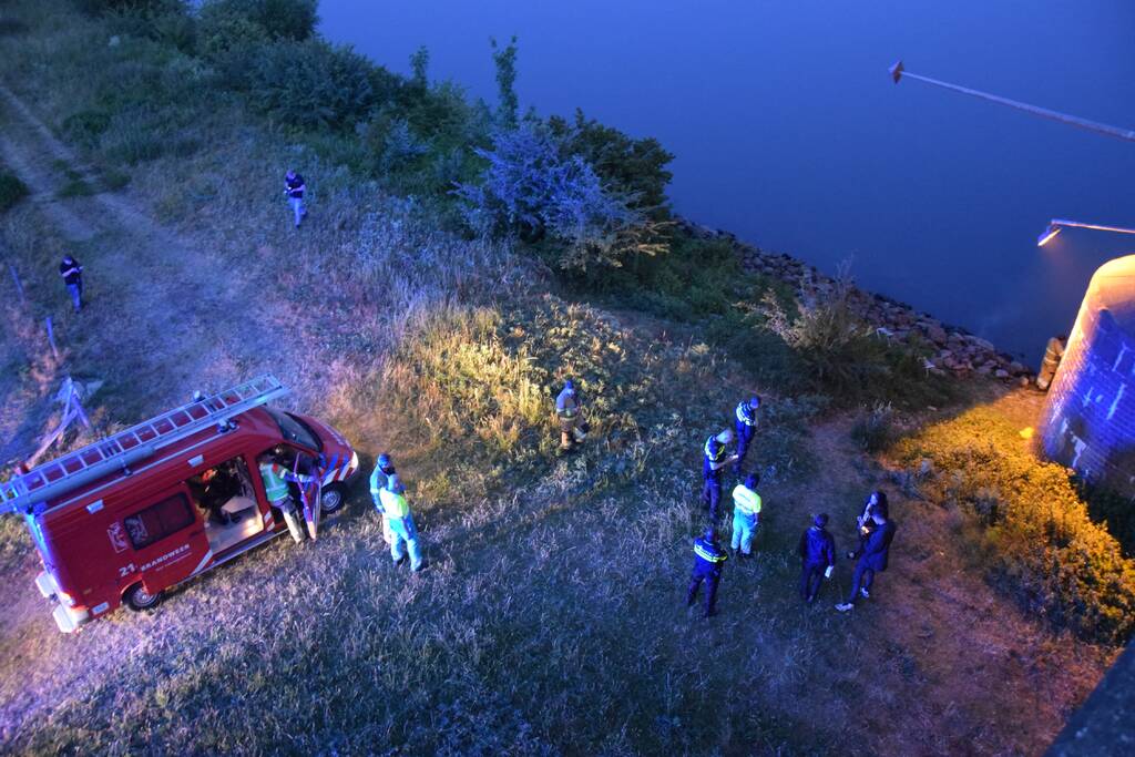 Grote zoekactie naar mogelijke persoon te water