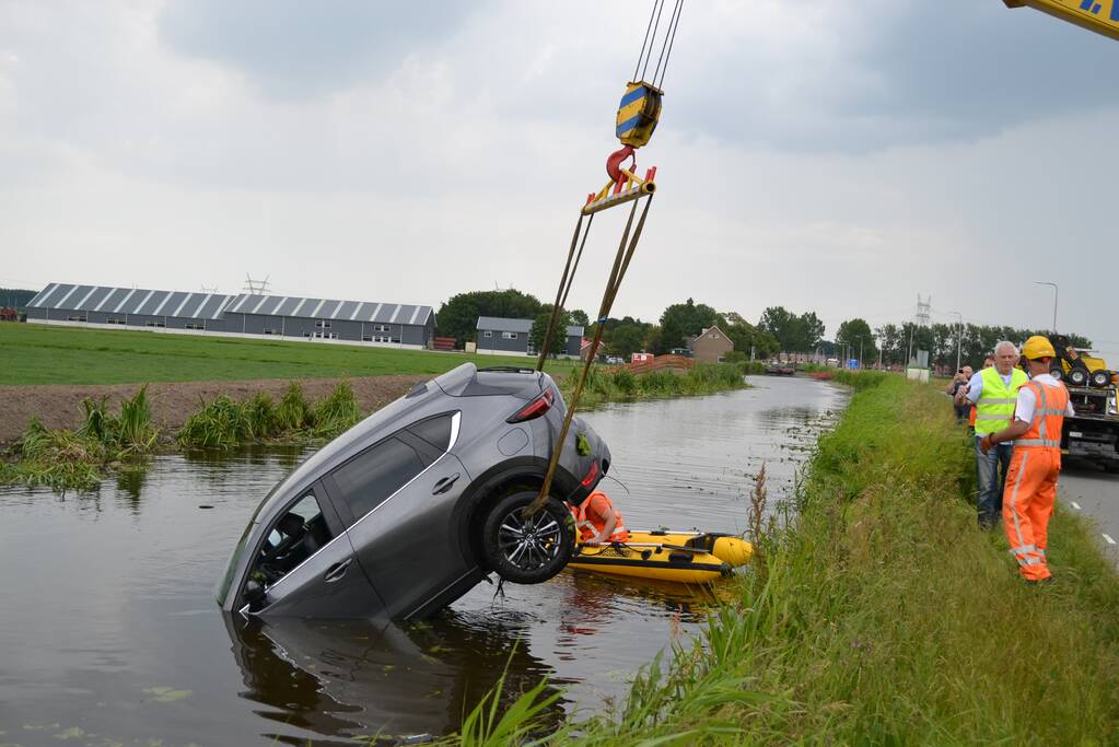 Bestuurder verliest macht over het stuur En eindigt in sloot