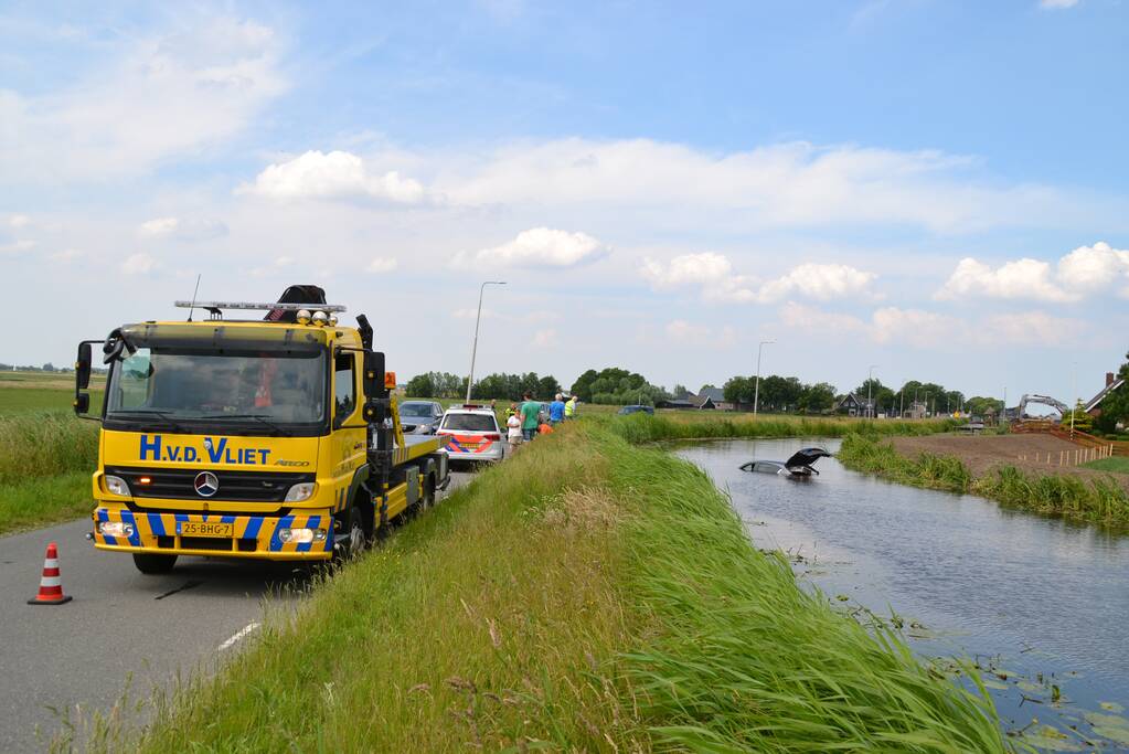 Bestuurder verliest macht over het stuur En eindigt in sloot