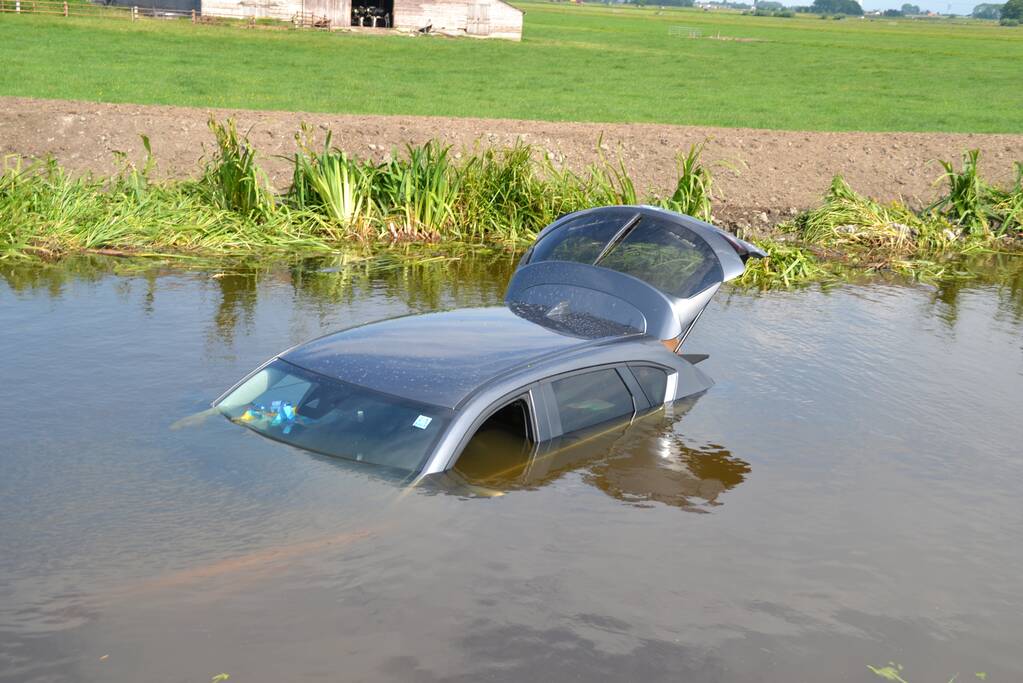 Bestuurder verliest macht over het stuur En eindigt in sloot