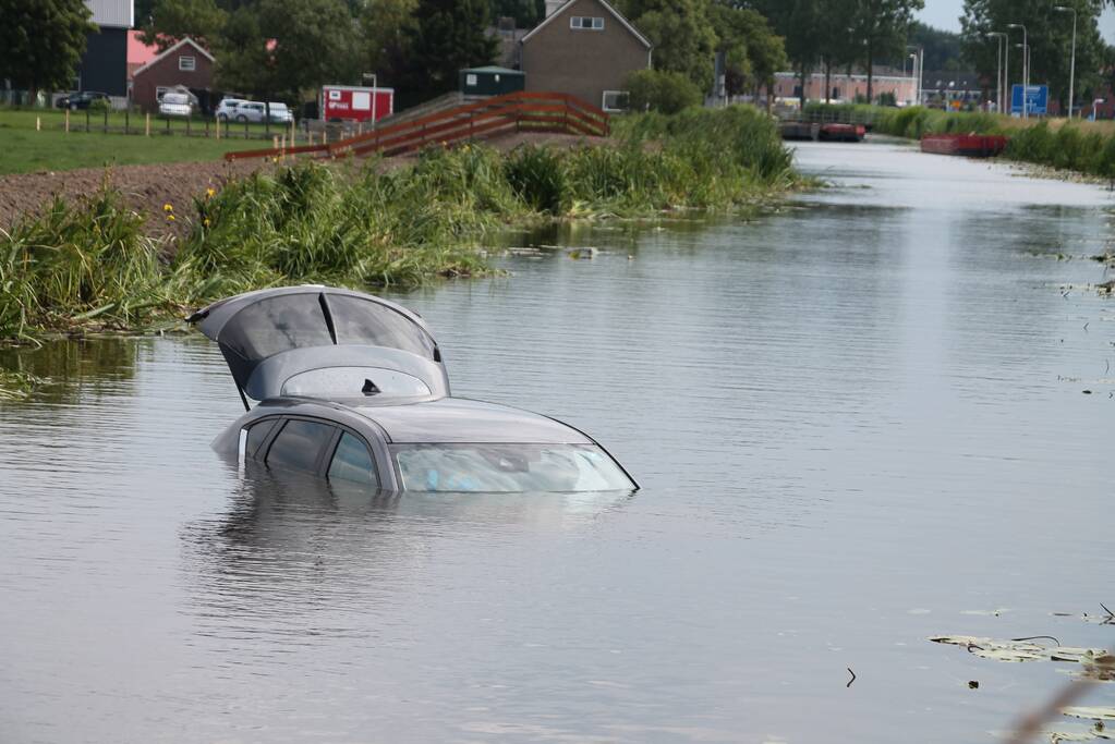 Bestuurder verliest macht over het stuur En eindigt in sloot