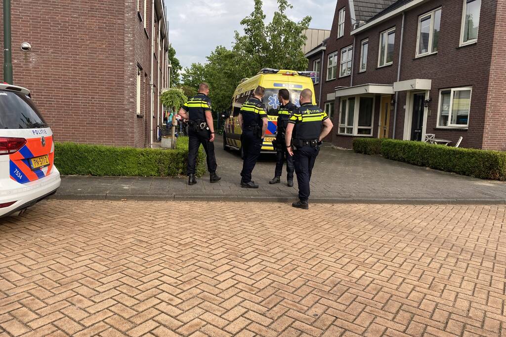 Traumahelikopter landt op sportveld