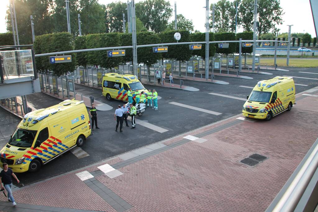 Twee gewonden bij steekpartij op busstation