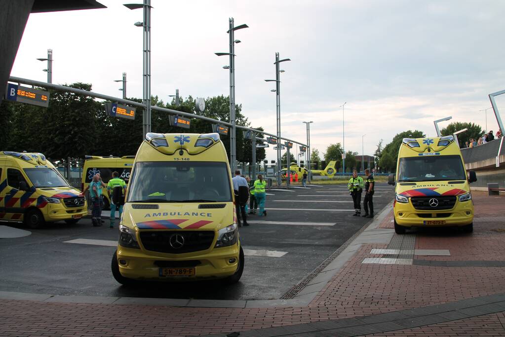 Twee gewonden bij steekpartij op busstation