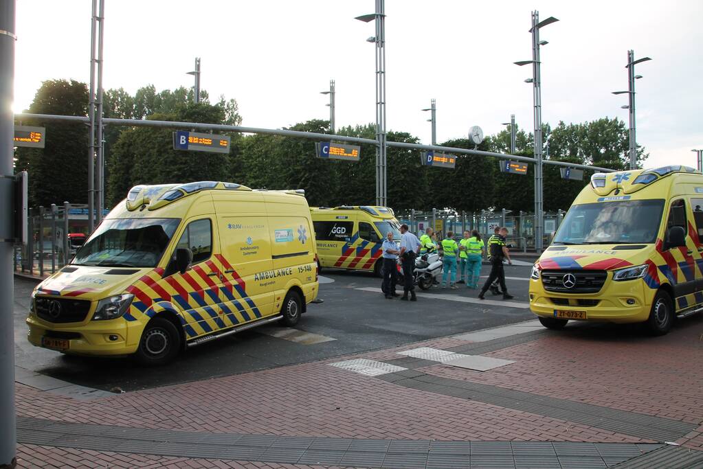 Twee gewonden bij steekpartij op busstation