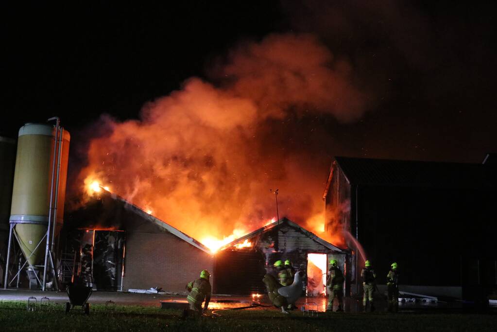 Grote uitslaande brand in meerdere schuren