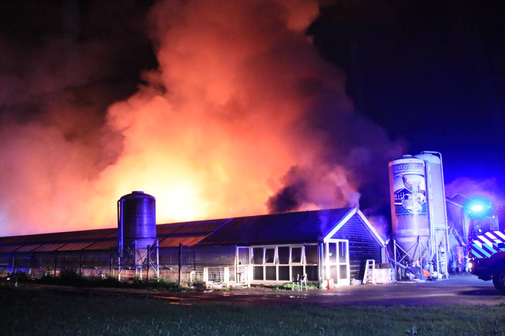 Grote uitslaande brand in meerdere schuren