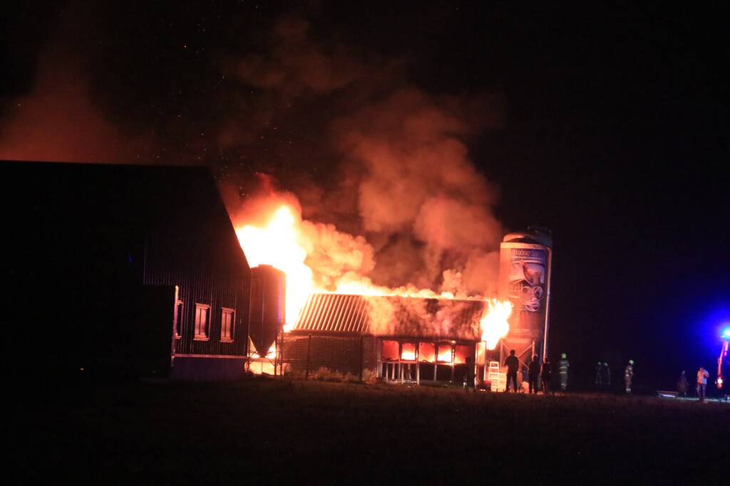 Grote uitslaande brand in meerdere schuren