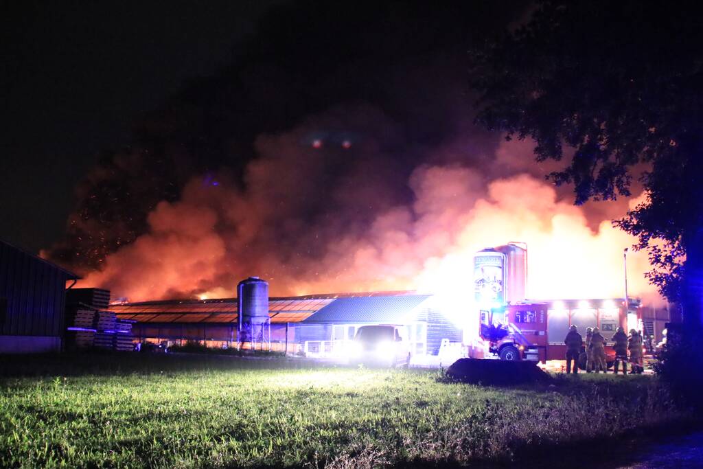 Grote uitslaande brand in meerdere schuren