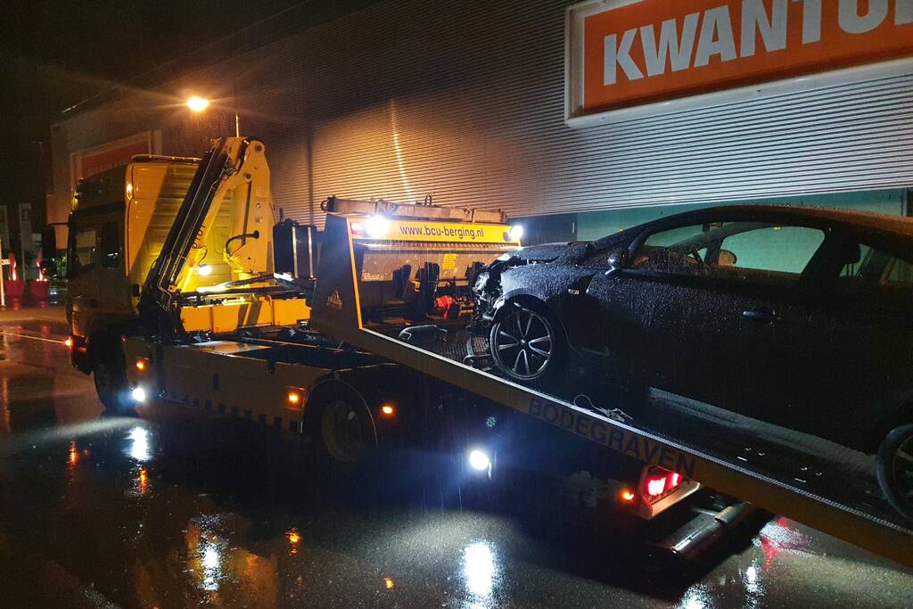 Automeeting eindigt tegen paal