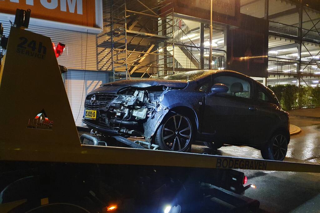 Automeeting eindigt tegen paal