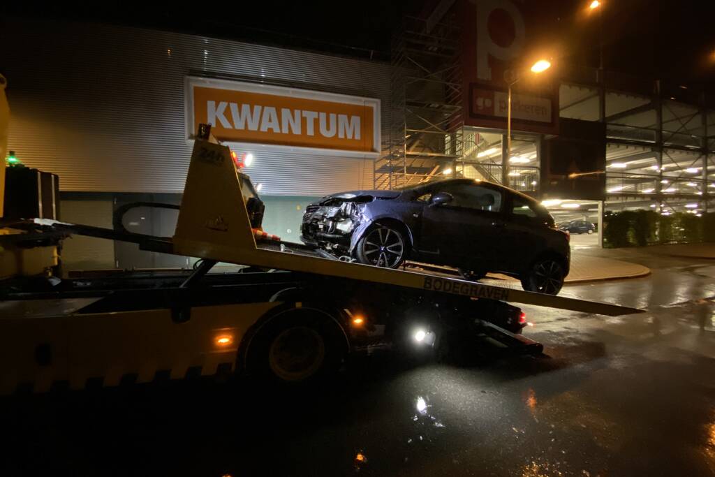 Automeeting eindigt tegen paal