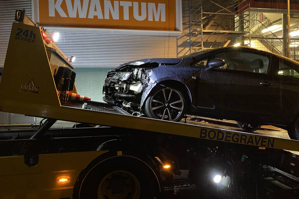 Automeeting eindigt tegen paal