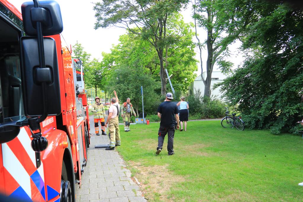 Fietspad afgesloten door gevaarlijk hangende boom