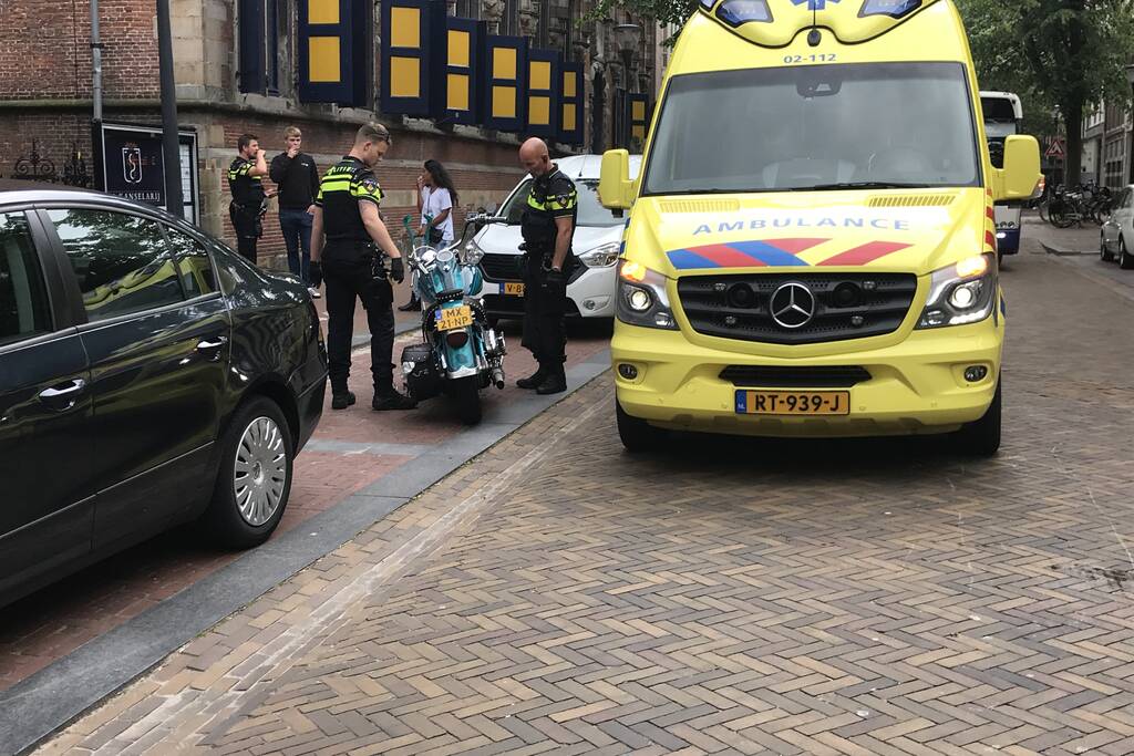 Motorrijder komt ten val en raakt gewond