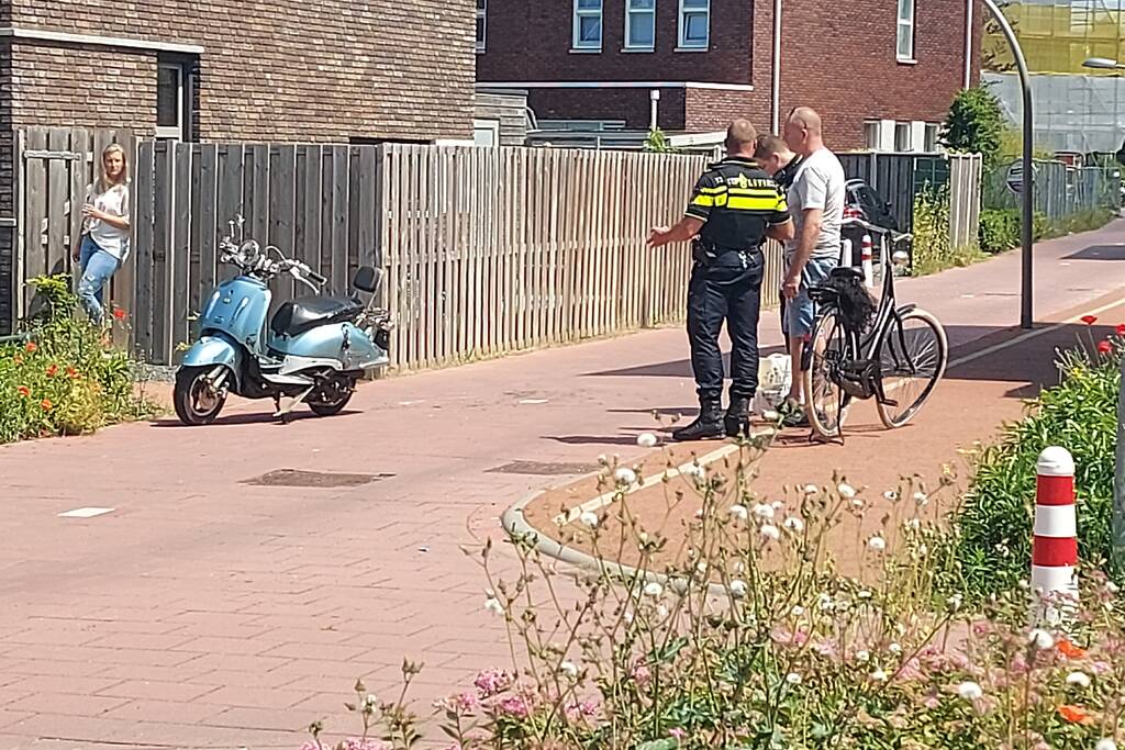 Fietsster aangereden door scooter