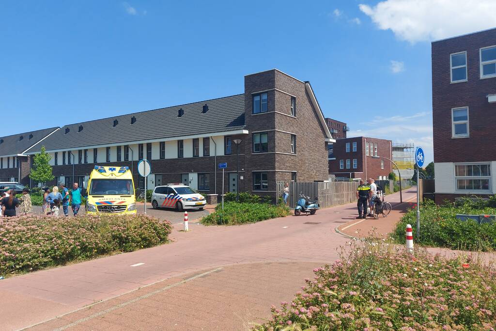 Fietsster aangereden door scooter