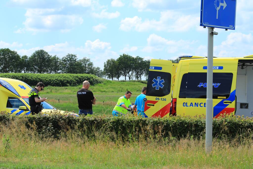 Persoon zwaargewond bij ongeval met motor