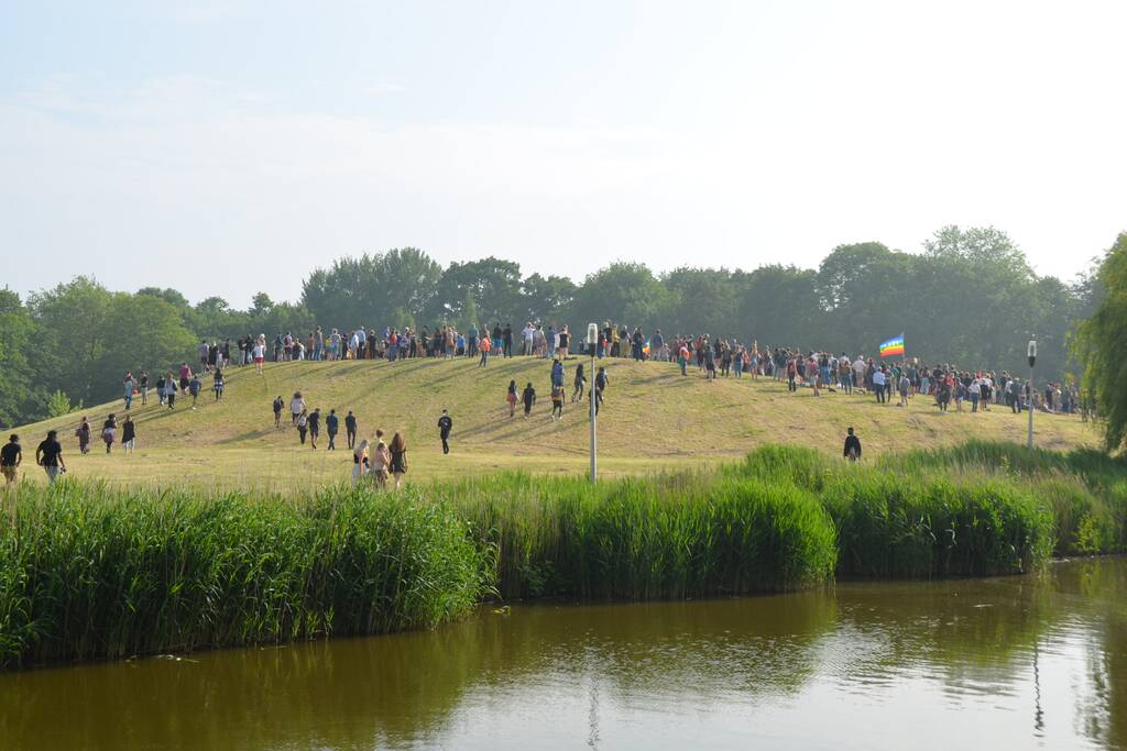 Ingangen afgesloten en aanhouding bij demonstratie Black Lives Matters op De Bult