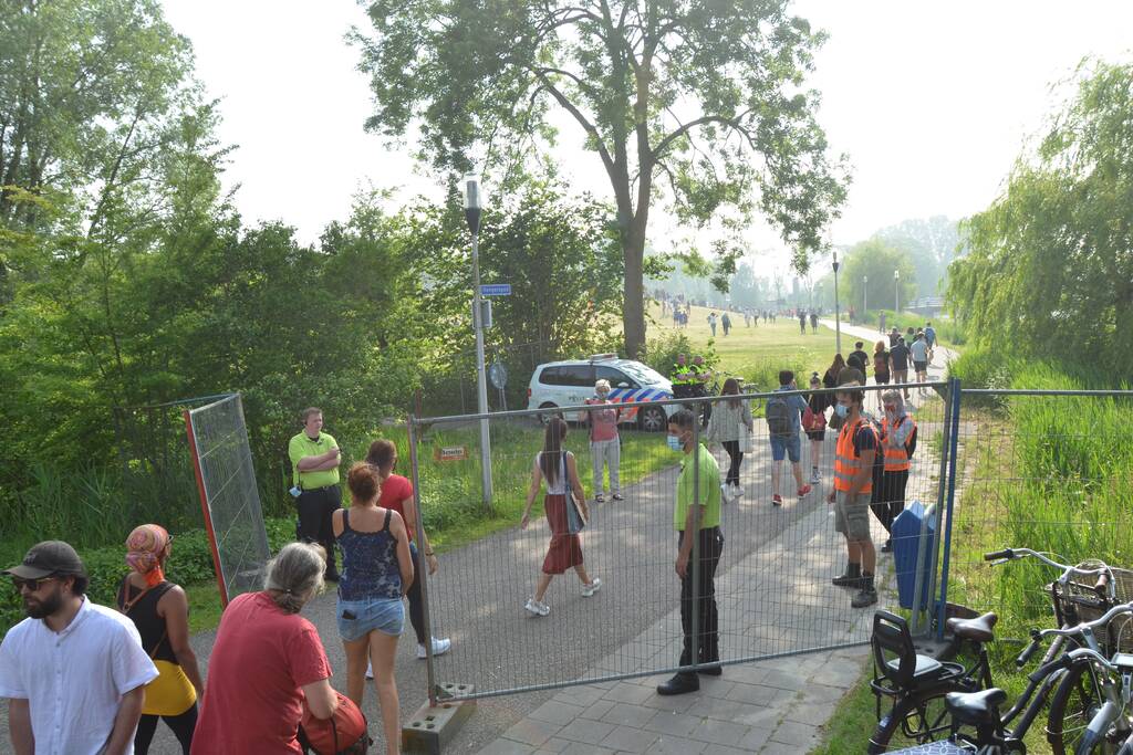 Ingangen afgesloten en aanhouding bij demonstratie Black Lives Matters op De Bult