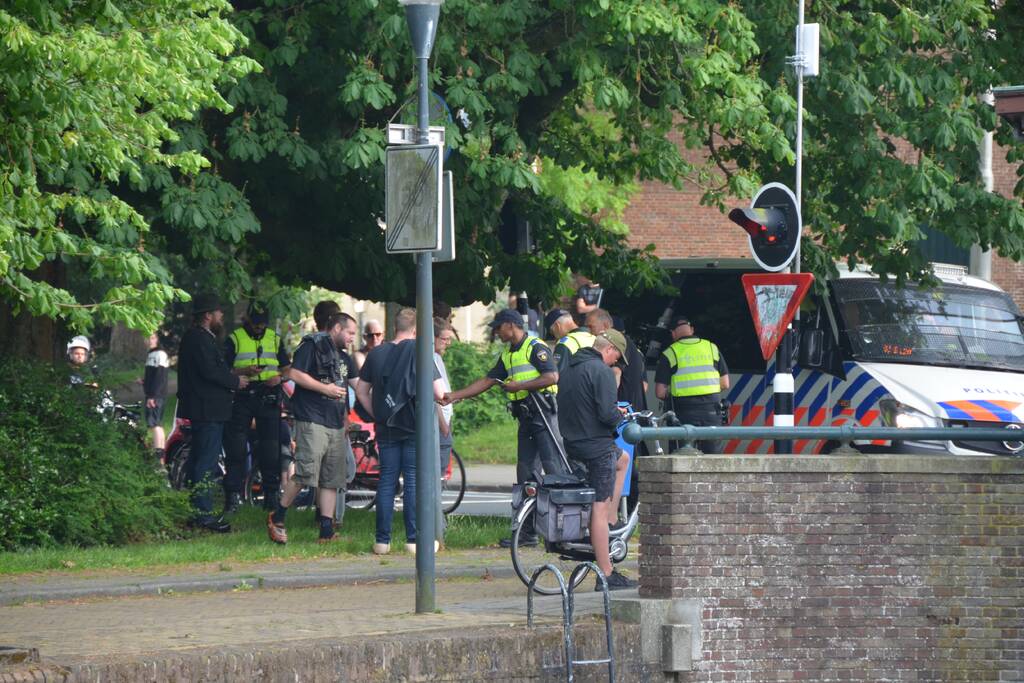 Ingangen afgesloten en aanhouding bij demonstratie Black Lives Matters op De Bult
