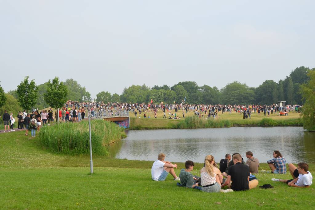 Ingangen afgesloten en aanhouding bij demonstratie Black Lives Matters op De Bult