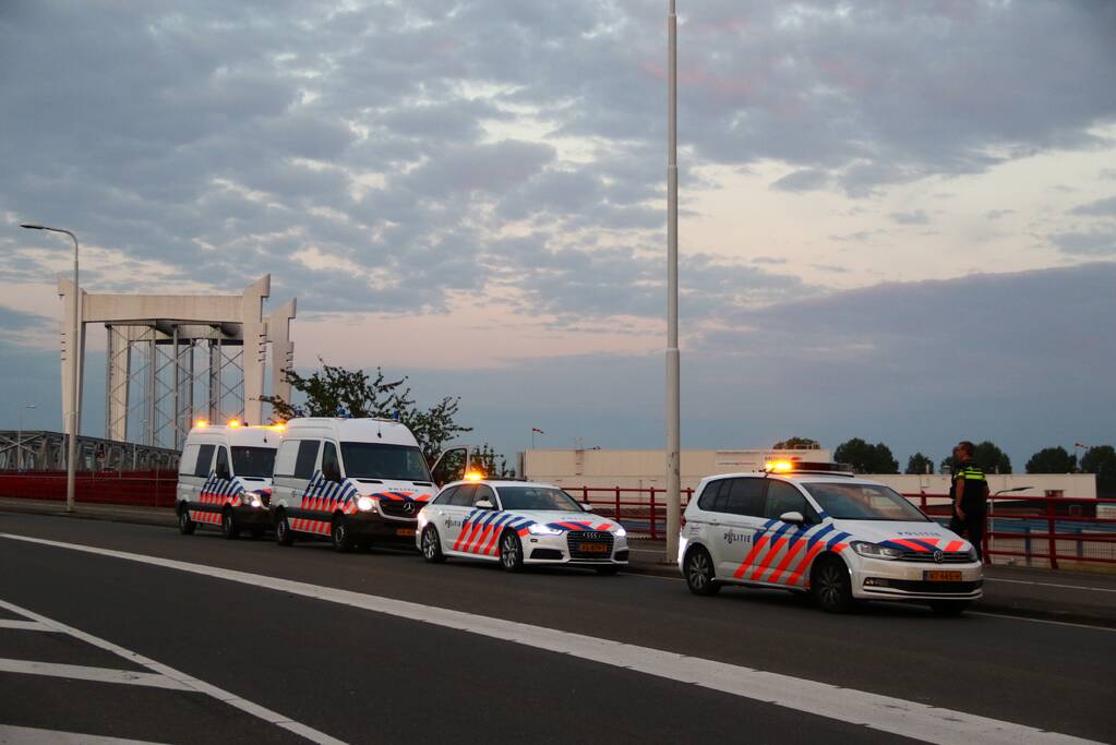 Motorrijder klemgereden en aangehouden