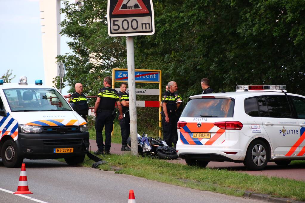 Motorrijder klemgereden en aangehouden
