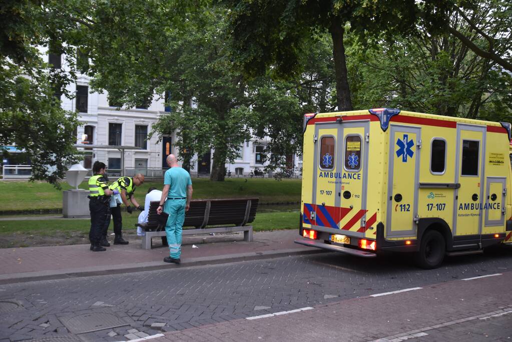 Omstanders redden dronken man uit het water